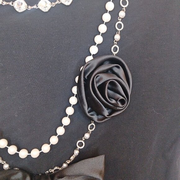 PASTEL COLLECTIONS BLACK BOW AND ROSETTE T-SHIRT W/ PEARL & CRYSTAL NECKLACE - Picture 4 of 7